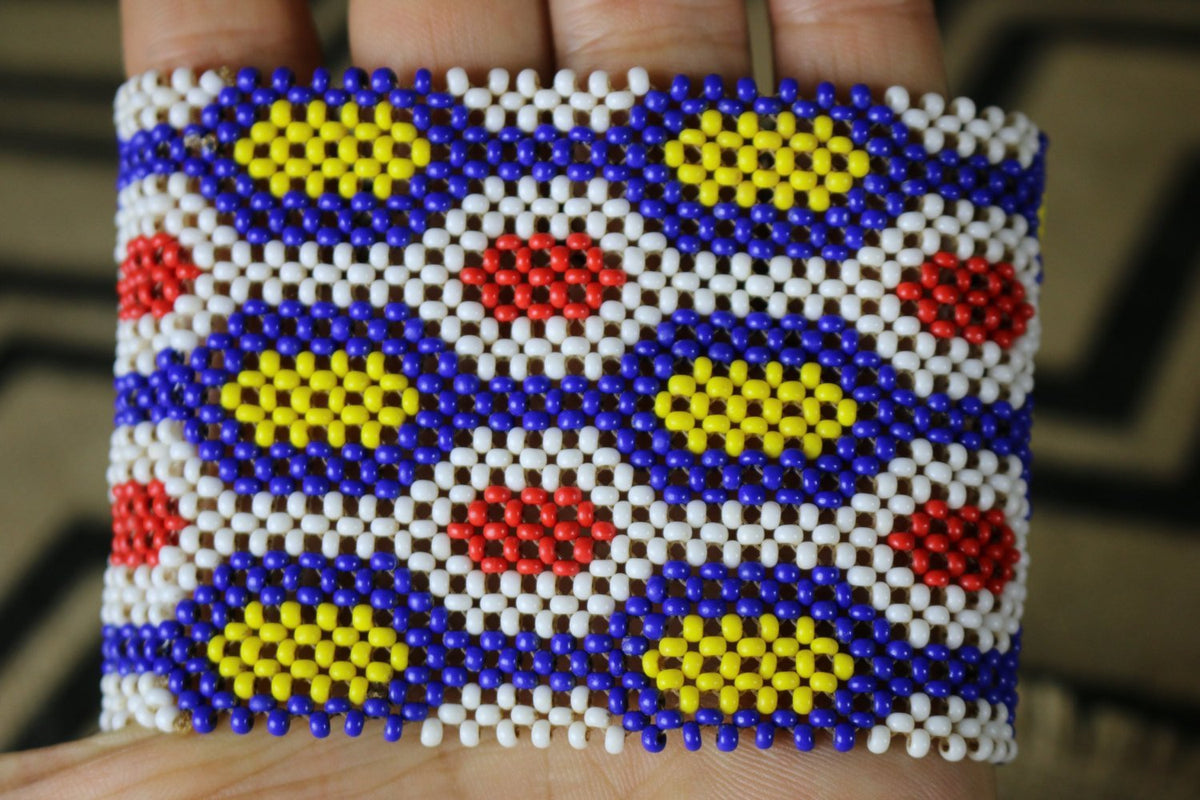 Art# K130 4 inch Original Kayapo Traditional Peyote stitch Beaded Bracelet from Brazil.