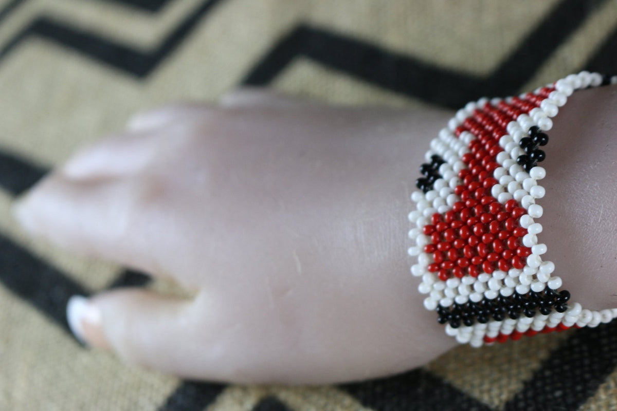 Art# K406 3+ inch. Original Kayapo Traditional Peyote stitch Beaded Bracelet from Brazil