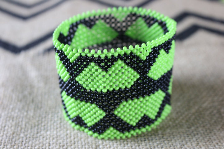 Art# K325  4  inch. Original Kayapo Traditional Peyote stitch Beaded Bracelet from Brazil