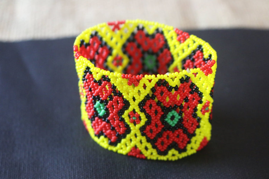 Art# K19 3 inch  Original Kayapo Traditional Peyote stitch Beaded Bracelet from Brazil.