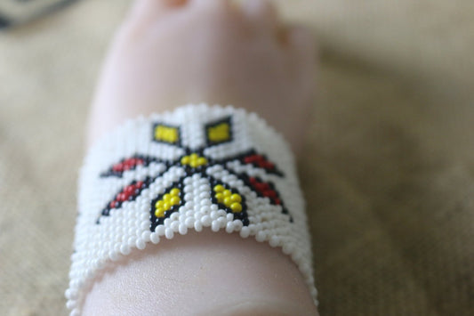 Art# K21   4 inch Original Kayapo Traditional Peyote stitch Beaded Bracelet from Brazil.