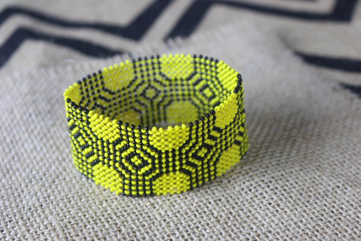 Art# K28  3+ inch Original Kayapo Traditional Peyote stitch Beaded Bracelet from Brazil.