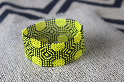 Art# K28  3+ inch Original Kayapo Traditional Peyote stitch Beaded Bracelet from Brazil.