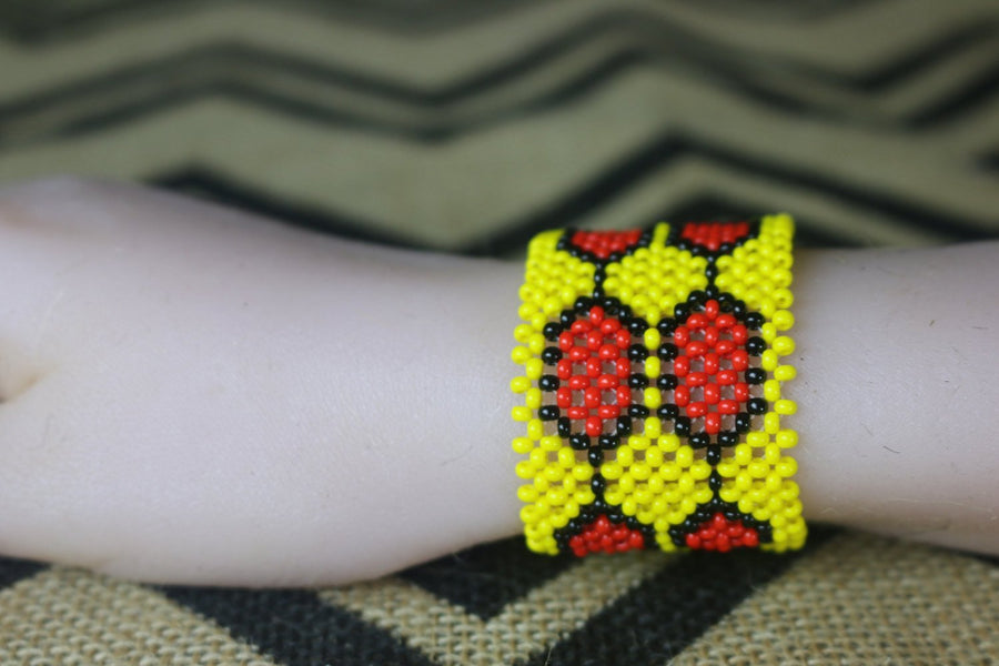 Art# K51 4 inch Original Kayapo Traditional Peyote stitch Beaded Bracelet from Brazil.