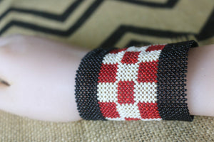 Art# K68  3.5 inch Original Kayapo Traditional Peyote stitch Beaded Bracelet from Brazil.