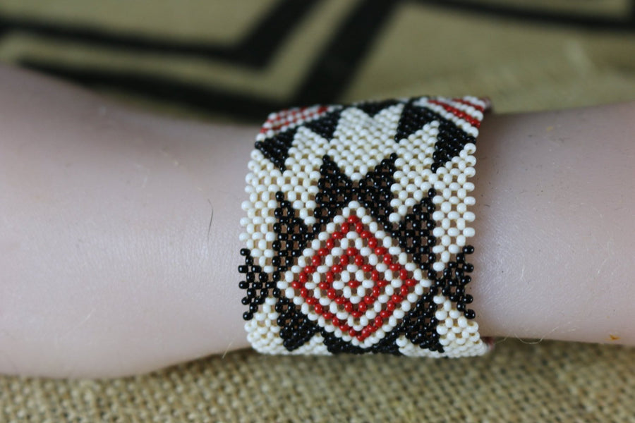 Art# K112  3.5 inch Original Kayapo Traditional Peyote stitch Beaded Bracelet from Brazil.