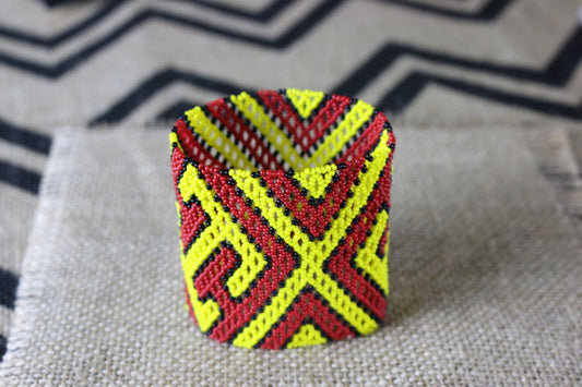 Art# K117  3+ inch Original Kayapo Traditional Peyote stitch Beaded Bracelet from Brazil.