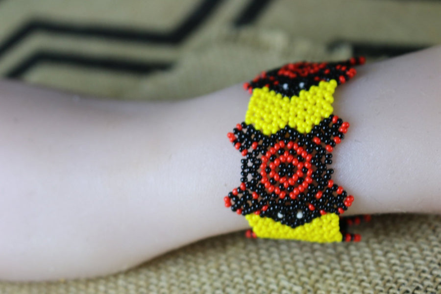 Art# K132  3.5+  inch Original Kayapo Traditional Peyote stitch Beaded Bracelet from Brazil.