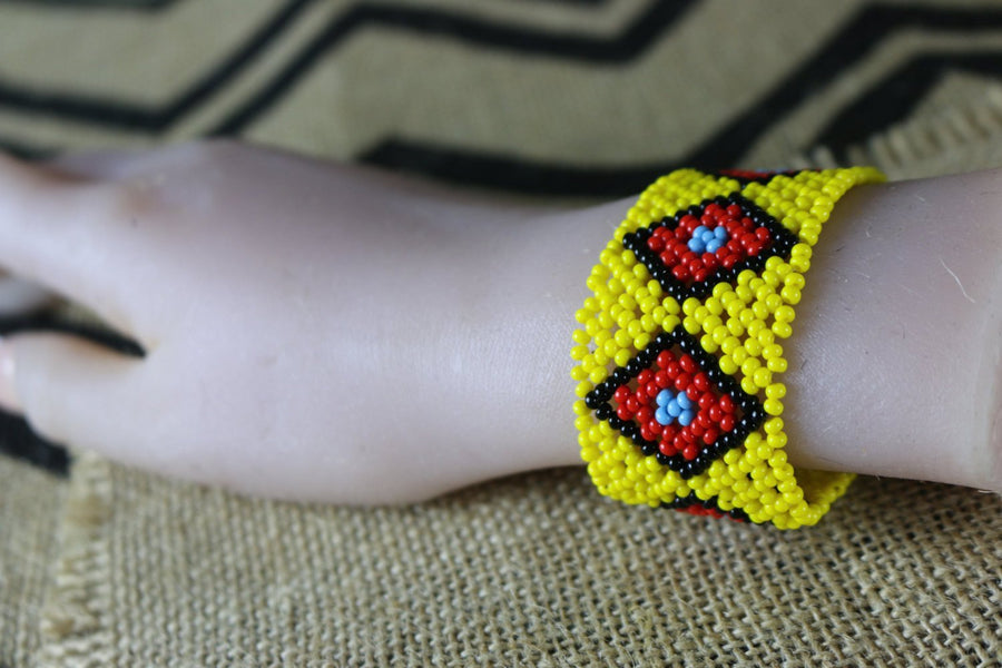 Art# K137 4 inch Original Kayapo Traditional Peyote stitch Beaded Bracelet from Brazil.