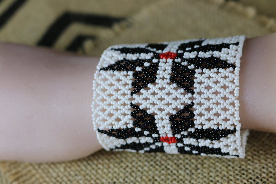 Art# K141  3+ inch Original Kayapo Traditional Peyote stitch Beaded Bracelet from Brazil.