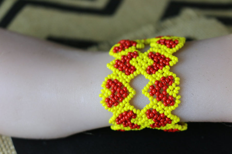 Art# K148 3.5+  inch Original Kayapo Traditional Peyote stitch Beaded Bracelet from Brazil.