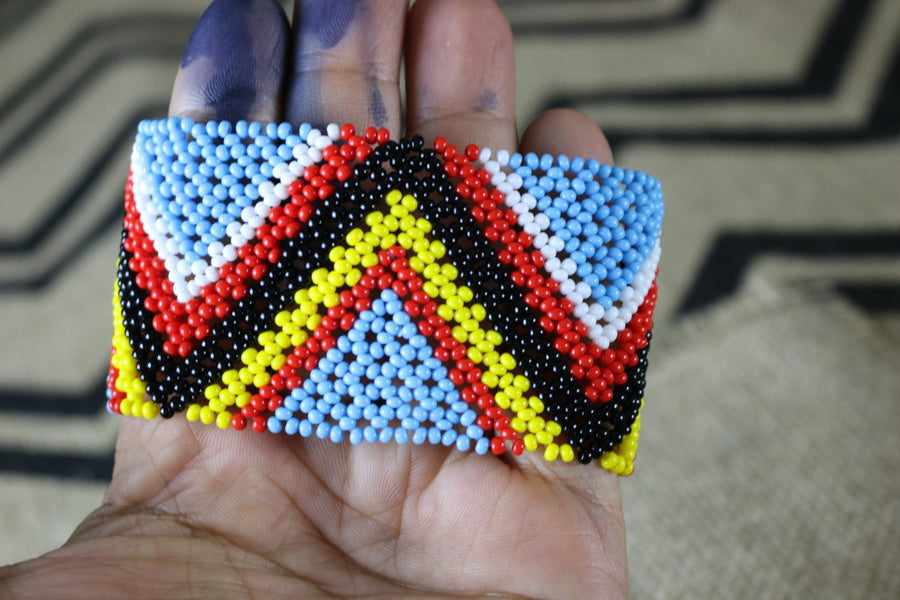 Art# K158 3.5+ inch Original Kayapo Traditional Peyote stitch Beaded Bracelet from Brazil.