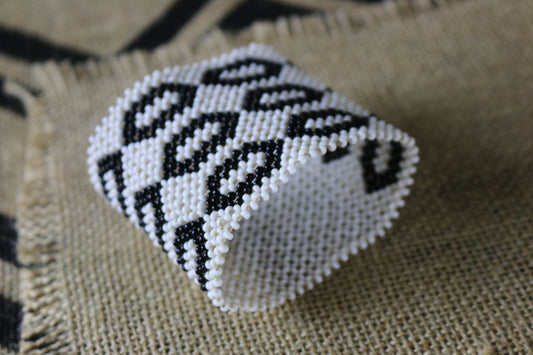 Art# K175  3+ inch Original Kayapo Traditional Peyote stitch Beaded Bracelet from Brazil.