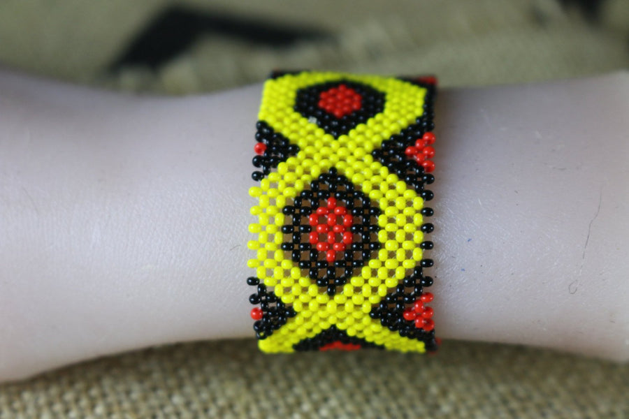 Art# K274  3+ inch. Original Kayapo Traditional Peyote stitch Beaded Bracelet from Brazil.