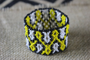 Art# K378  2.5+ inch. Original Kayapo Traditional Peyote stitch Beaded Bracelet from Brazil