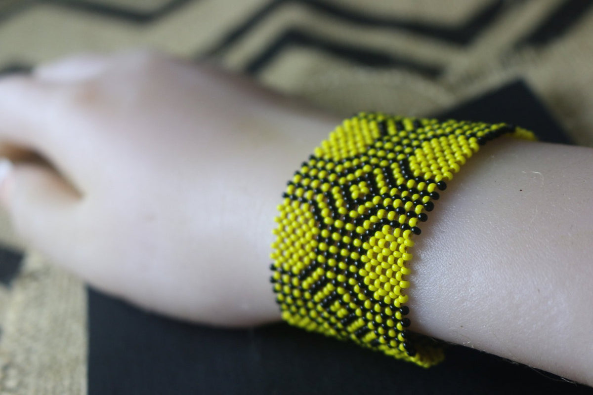 Art# K28  3+ inch Original Kayapo Traditional Peyote stitch Beaded Bracelet from Brazil.
