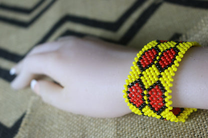 Art# K51 4 inch Original Kayapo Traditional Peyote stitch Beaded Bracelet from Brazil.