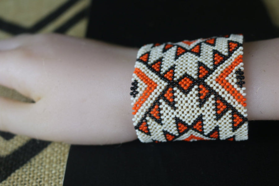 Art# K54  3+ inch Original Kayapo Traditional Peyote stitch Beaded Bracelet from Brazil.