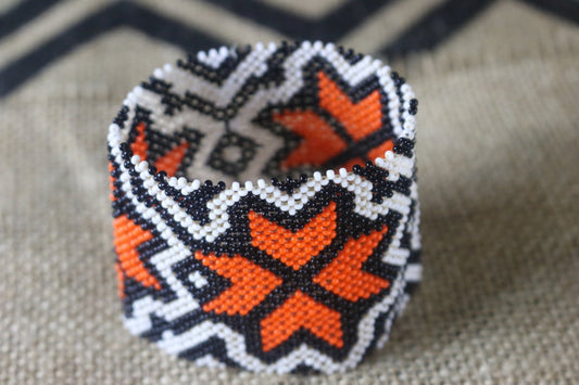 Art# K78  3+ inch Original Kayapo Traditional Peyote stitch Beaded Bracelet from Brazil.