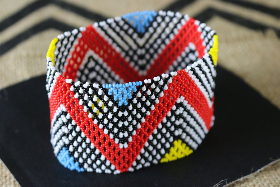 Art# K89  4+ inch  Original Kayapo Traditional Peyote stitch Beaded Bracelet from Brazil.