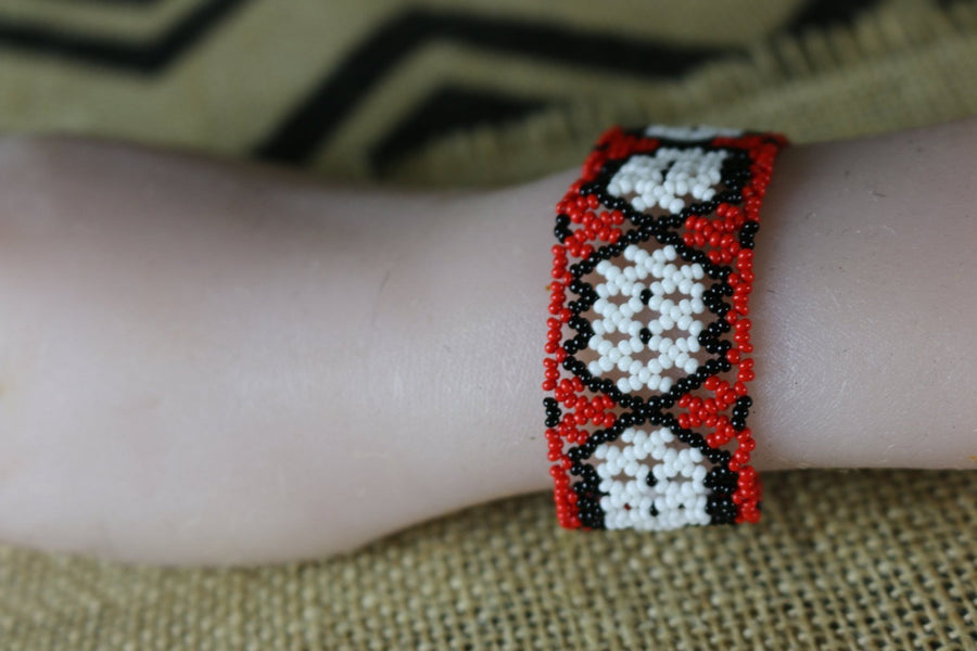 Art# K109  3.5 inch Original Kayapo Traditional Peyote stitch Beaded Bracelet from Brazil.