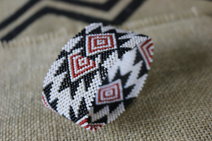 Art# K112  3.5 inch Original Kayapo Traditional Peyote stitch Beaded Bracelet from Brazil.