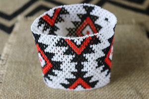 Art# K116  4+ inch Original Kayapo Traditional Peyote stitch Beaded Bracelet from Brazil.