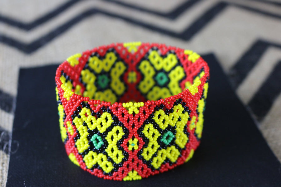 Art# K119 3.5 inch Original Kayapo Traditional Peyote stitch Beaded Bracelet from Brazil.