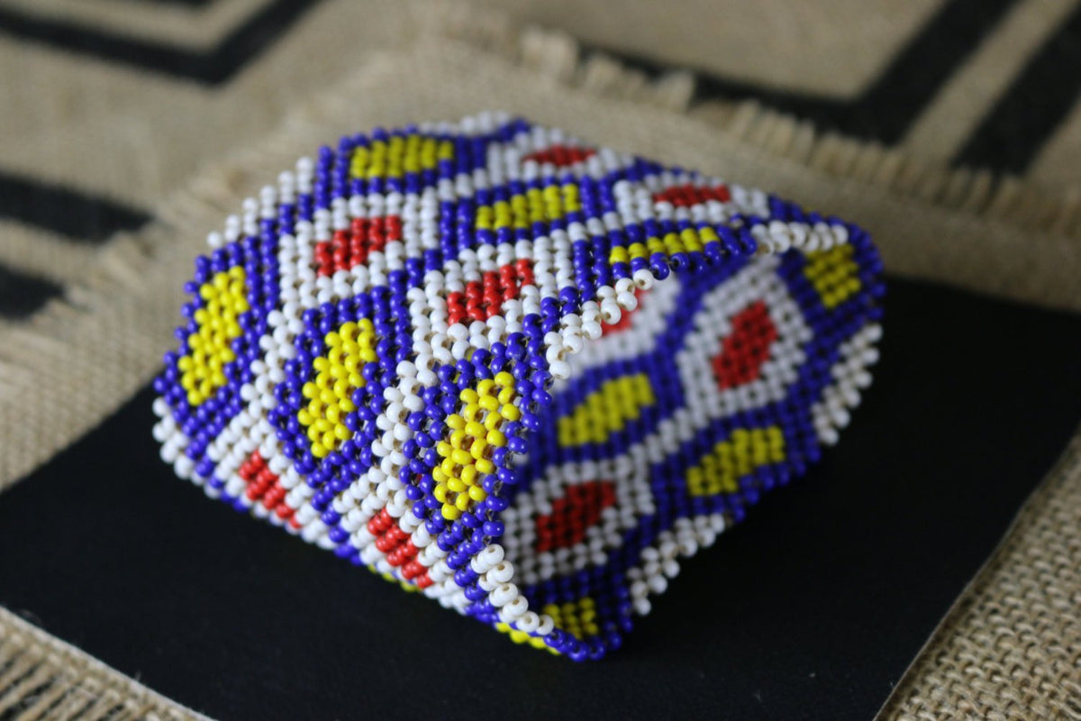 Art# K130 4 inch Original Kayapo Traditional Peyote stitch Beaded Bracelet from Brazil.
