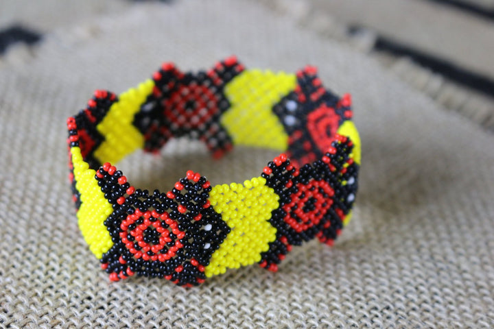 Art# K132  3.5+  inch Original Kayapo Traditional Peyote stitch Beaded Bracelet from Brazil.