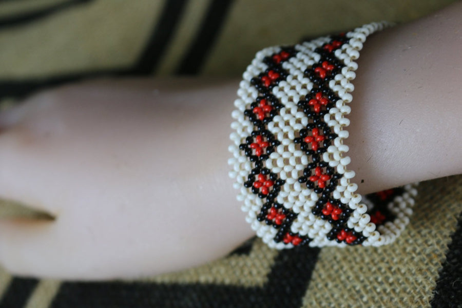 Art# K135 3+ inch Original Kayapo Traditional Peyote stitch Beaded Bracelet from Brazil.