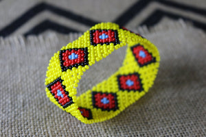 Art# K137 4 inch Original Kayapo Traditional Peyote stitch Beaded Bracelet from Brazil.