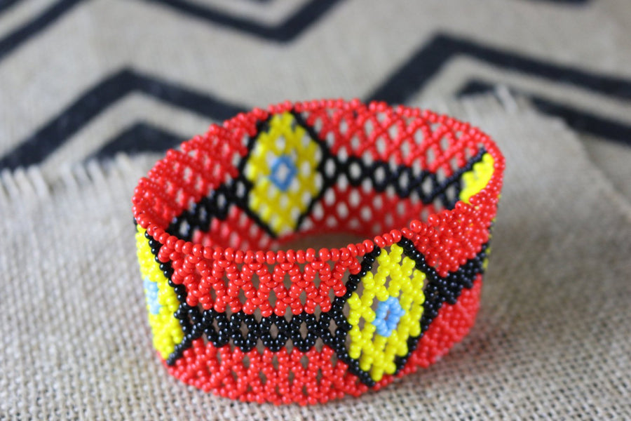 Art# K146 4 inch. Original Kayapo Traditional Peyote stitch Beaded Bracelet from Brazil.
