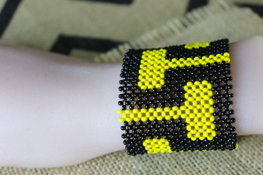 Art# K147 4 inch. Original Kayapo Traditional Peyote stitch Beaded Bracelet from Brazil.