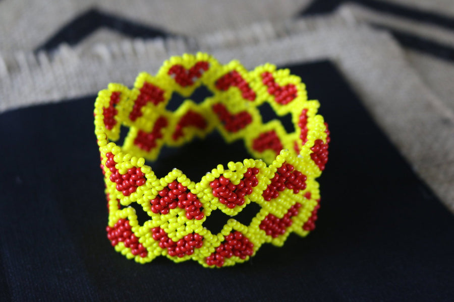 Art# K148 3.5+  inch Original Kayapo Traditional Peyote stitch Beaded Bracelet from Brazil.