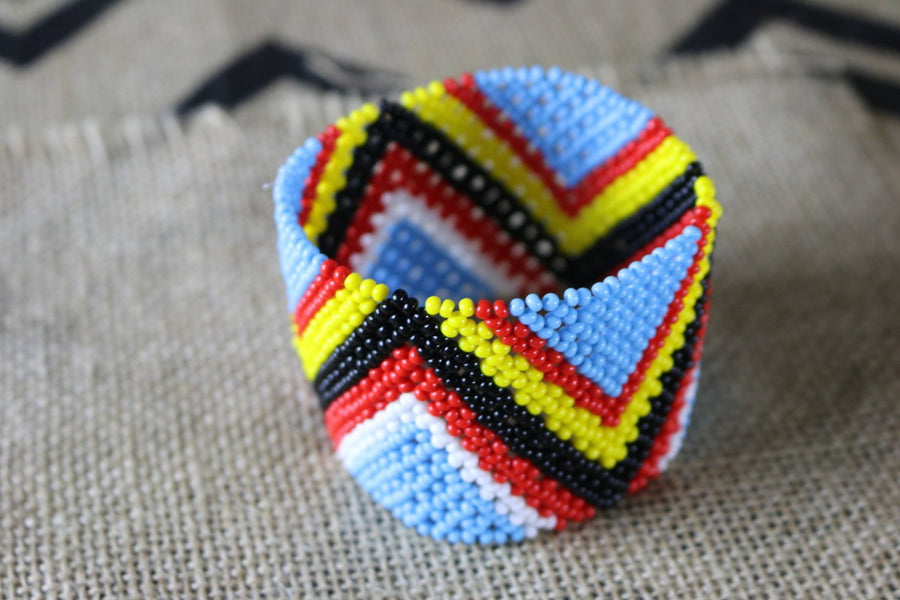 Art# K158 3.5+ inch Original Kayapo Traditional Peyote stitch Beaded Bracelet from Brazil.