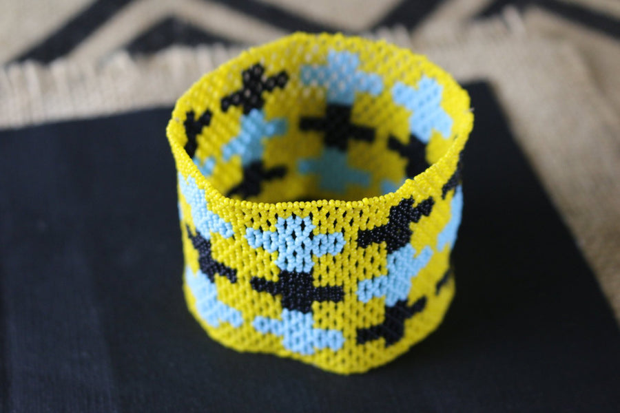 Art# K162  3+ inch Original Kayapo Traditional Peyote stitch Beaded Bracelet from Brazil.