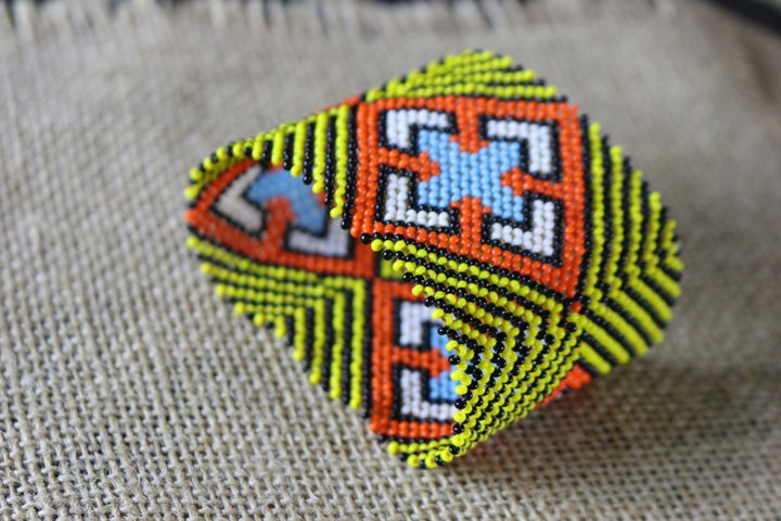 Art# K171 3.5 inch Original Kayapo Traditional Peyote stitch Beaded Bracelet from Brazil.