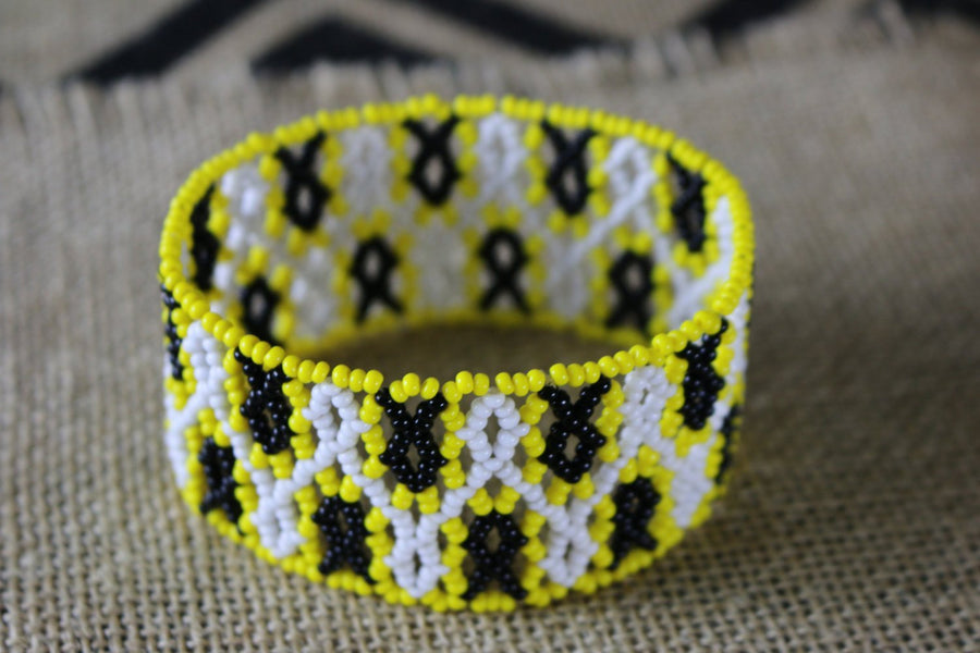 Art# K177  4'inch. Original Kayapo Traditional Peyote stitch Beaded Bracelet from Brazil.