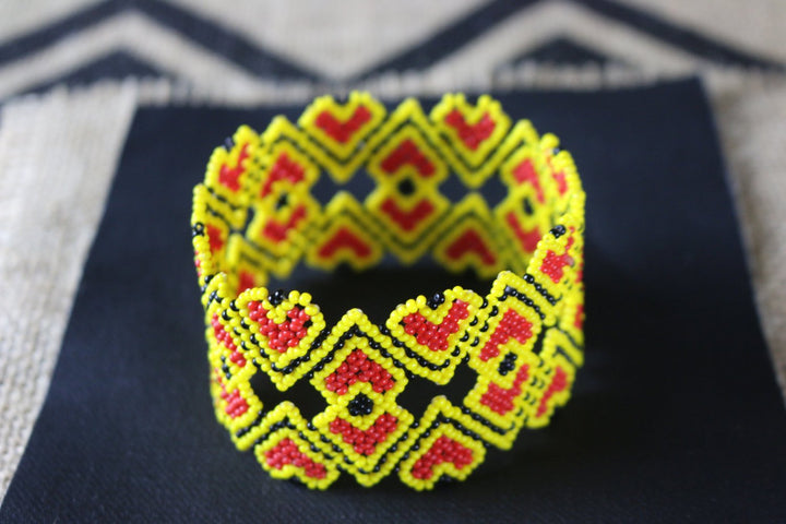 Art# K228  3.5+ inch. Original Kayapo Traditional Peyote stitch Beaded Bracelet from Brazil.
