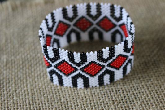 Art# K261  3+ inch. Original Kayapo Traditional Peyote stitch Beaded Bracelet from Brazil.