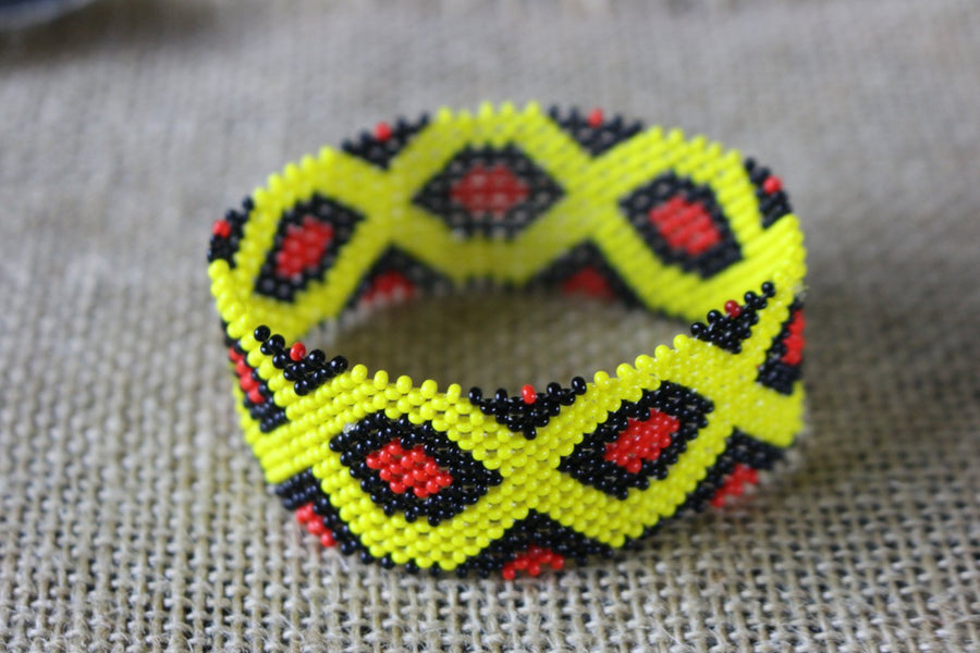 Art# K274  3+ inch. Original Kayapo Traditional Peyote stitch Beaded Bracelet from Brazil.