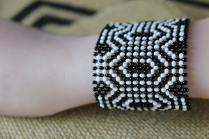 Art# K319  3.5+ inch. Original Kayapo Traditional Peyote stitch Beaded Bracelet from Brazil