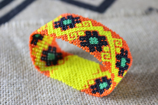 Art# K372  3.5+  inch. Original Kayapo Traditional Peyote stitch Beaded Bracelet from Brazil