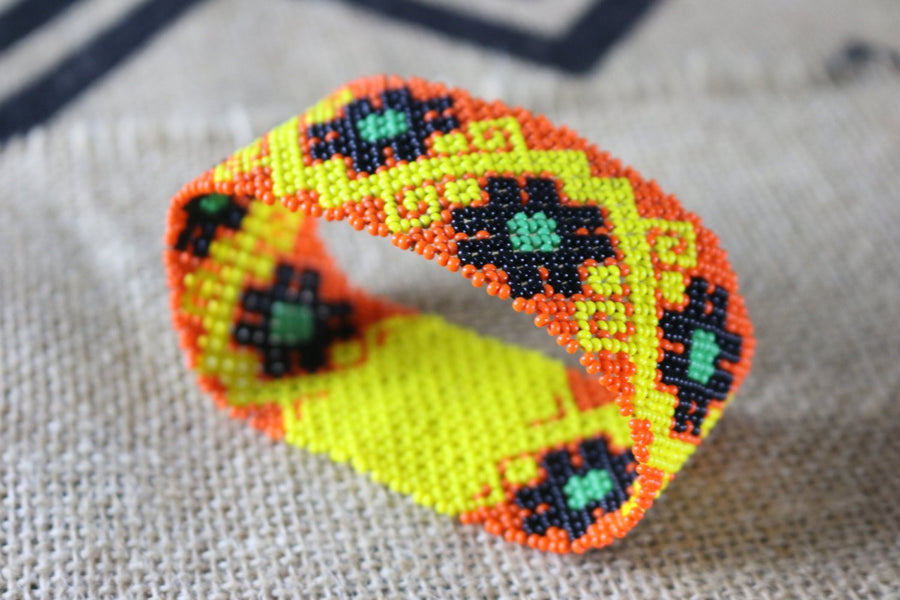 Art# K372  3.5+  inch. Original Kayapo Traditional Peyote stitch Beaded Bracelet from Brazil