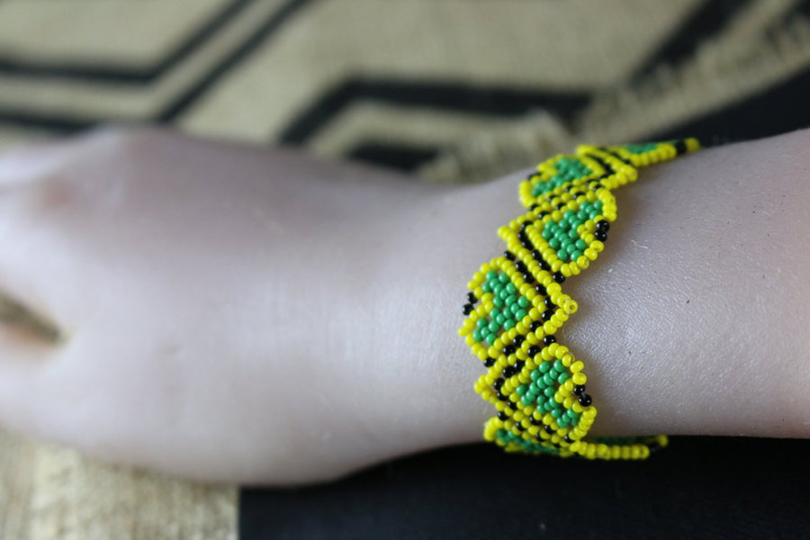 Art# K414   3.5+ inch. Original Kayapo Traditional Peyote stitch Beaded Bracelet from Brazil